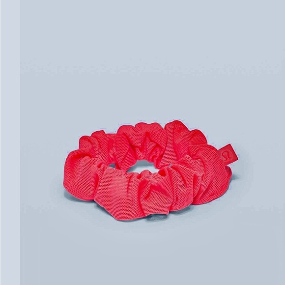 🆕 Lululemon Uplifting Power Mesh Scrunche New With Tags - Picture 1 of 7